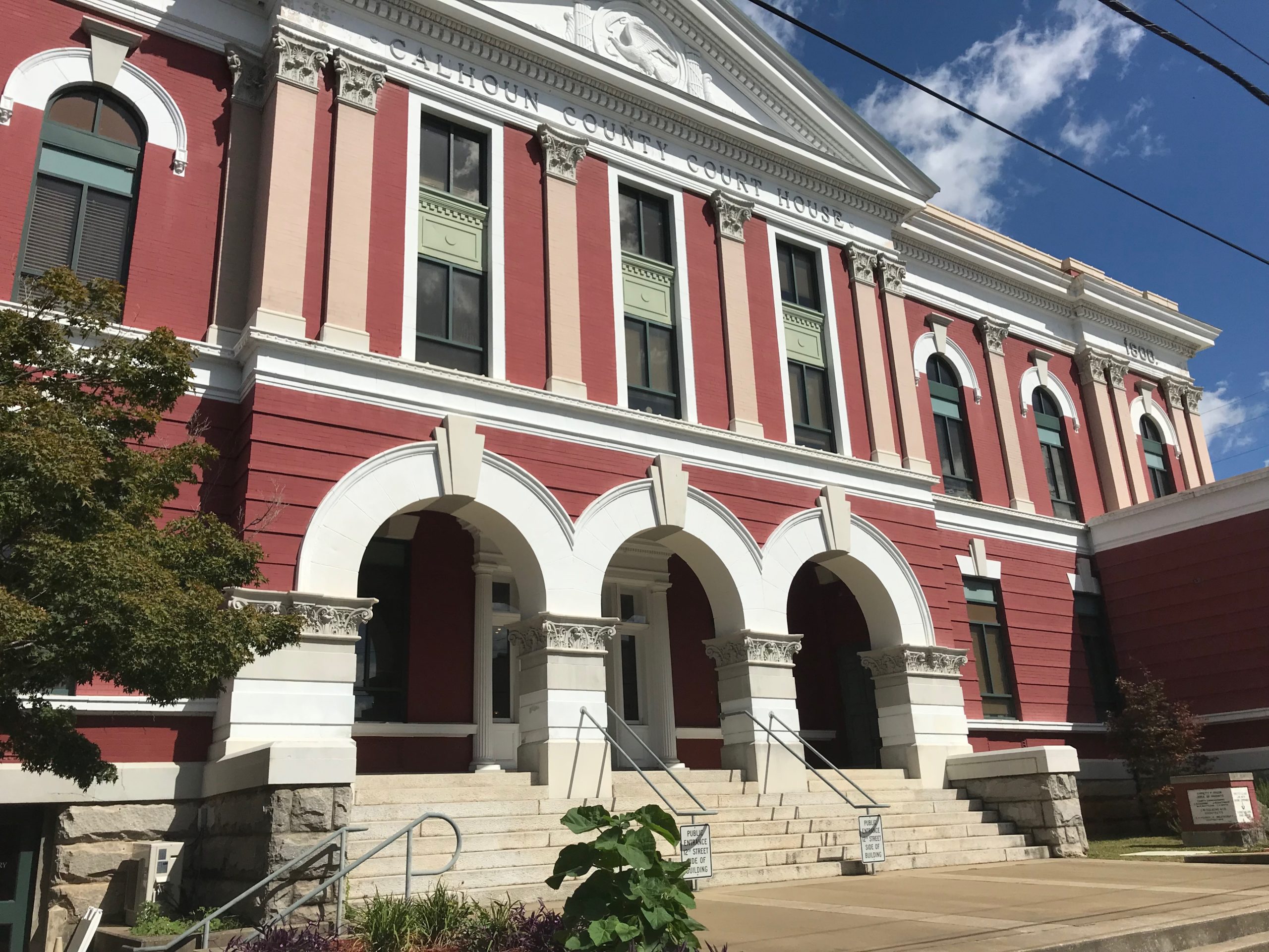 Calhoun County Courthouse in Anniston Alabama where Calhoun County uncontested divorces are filed in the Domestic Relations Division