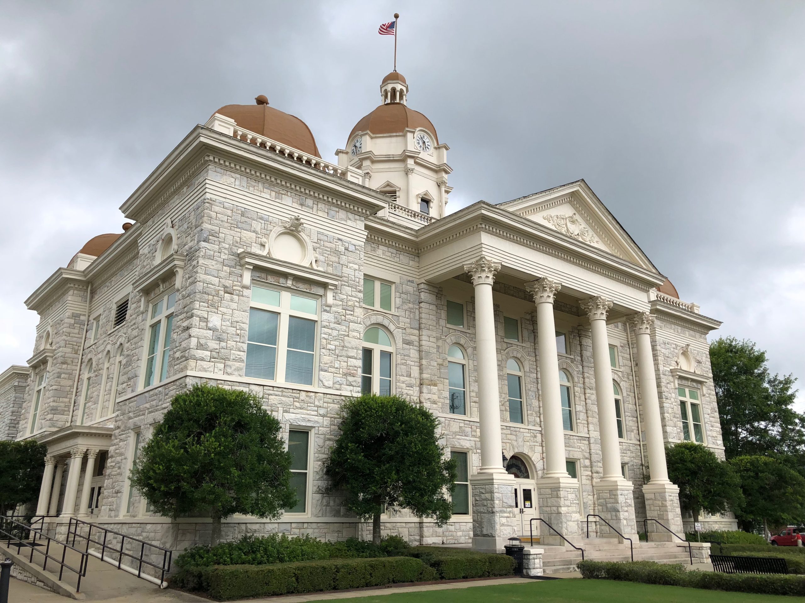 Shelby County Courthouse in Columbiana Alabama serving Chelsea Pelham Alabaster Helena and Calera where Shelby County uncontested divorces are filed