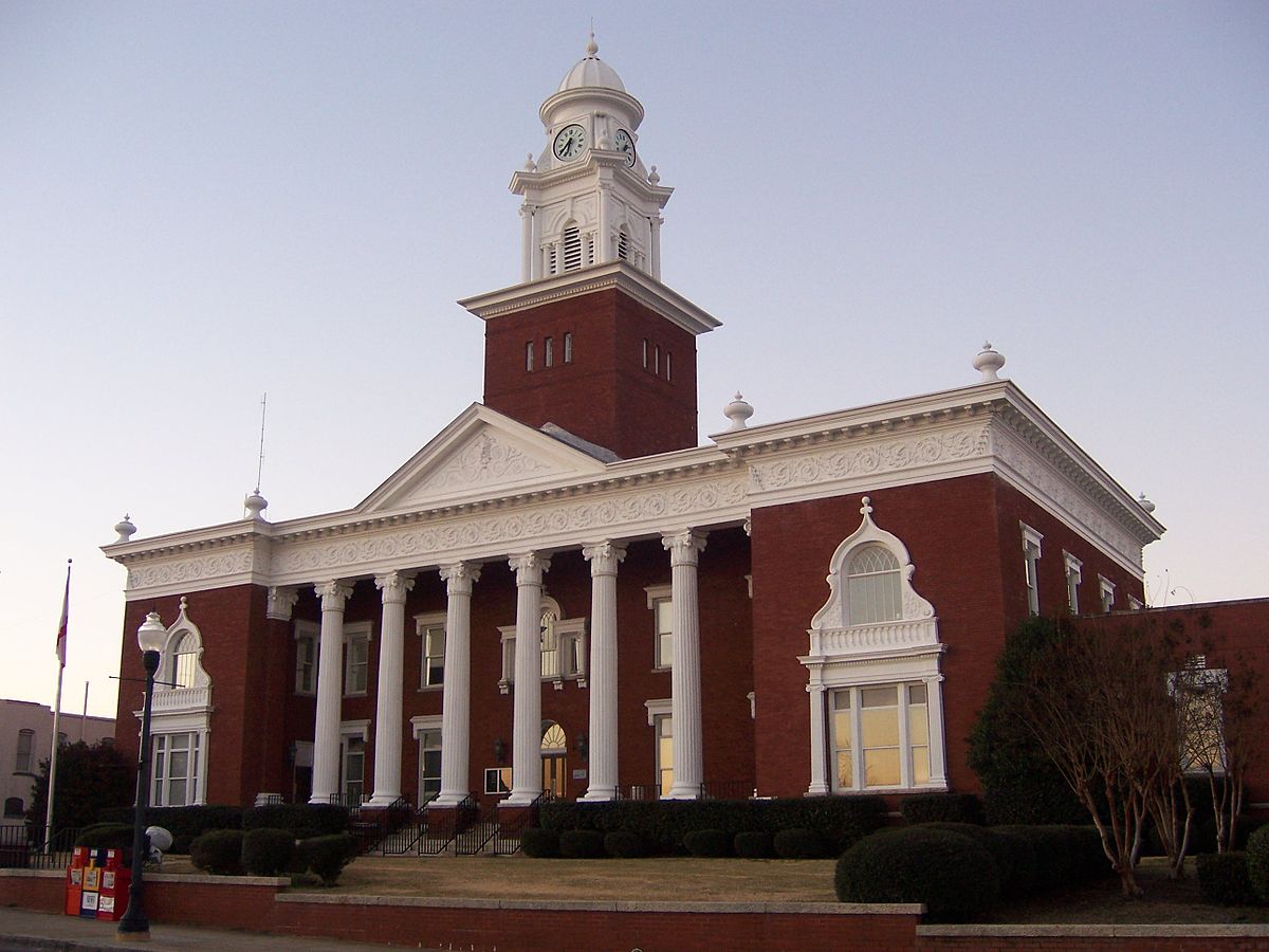 Lee County Courthouse in Opelika Alabama serving Auburn and Opelika where Lee County uncontested divorces are filed