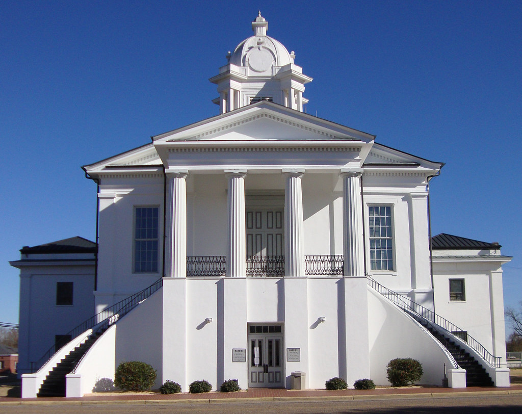 Lowndes County Courthouse in Hayneville Alabama where Lowndes County uncontested divorces are filed