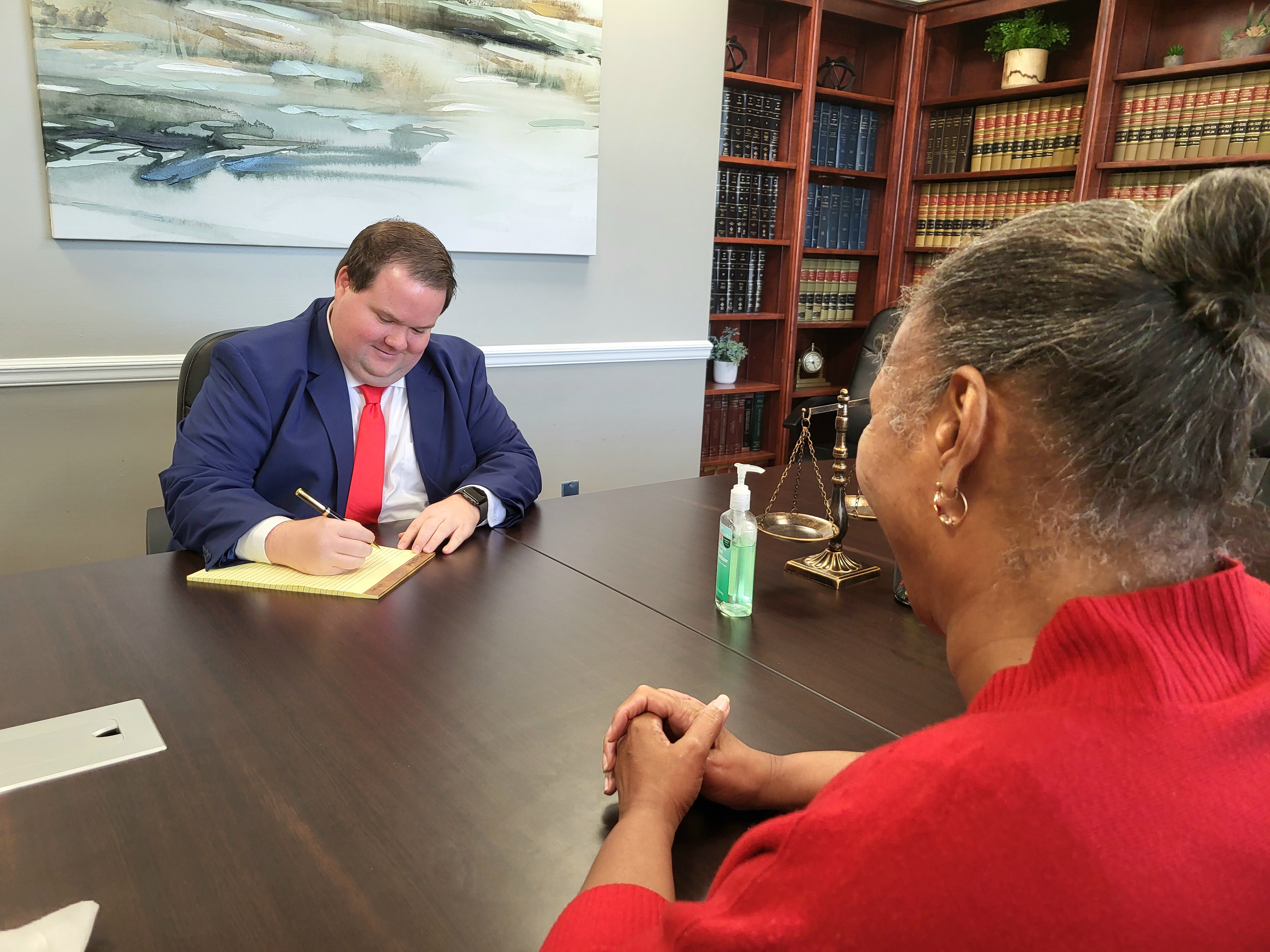 Alabama probate attorney meeting with a client about estate costs
